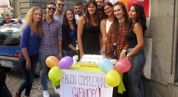 Napoli, studenti anticamorra festeggiano il compleanno di Giancarlo Siani