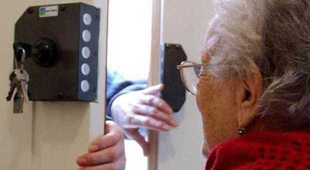 Milano, tre donne rubano agli anziani in casa con la scusa di controllare le medicine