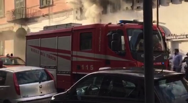 Pompei, incendio in un ristorante: panico in via Roma. Provvidenziale il tempestivo intervento dei carabinieri.