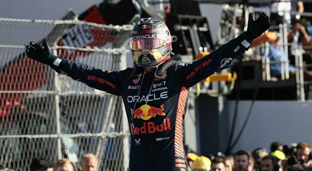 Max Verstappen festeggia la vittoria del gp del Messico