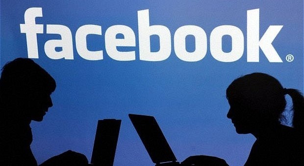 Facebook lancia la funzione "Incontri" usando i dati per fare innamorare: «Troppi single»
