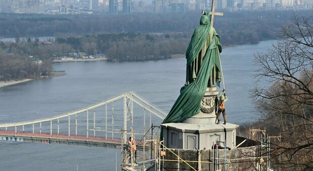 immagine Ucraina, a Kiev monumenti protetti con palizzate di legno