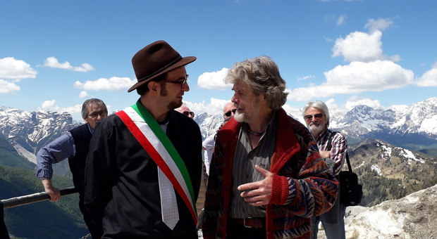 Il sindaco Gosetti con Messner sul Rite