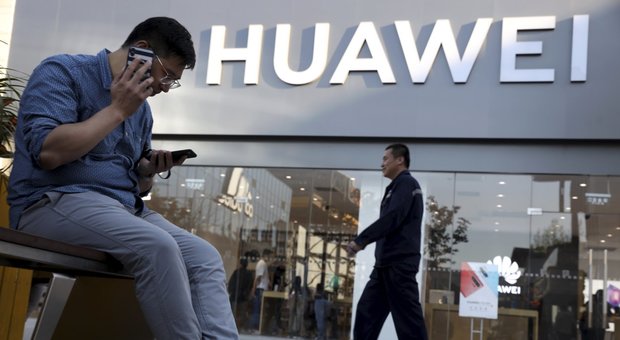 Huawei senza Gmail e YouTube, gli smartphone già venduti per ora sono salvi