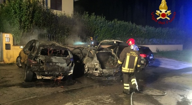 Bastia, notte da incubo: a fuoco tre auto