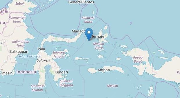 Terremoto di magnitudo 6.6 nella notte in Indonesia: popolazione teme tsunami e si rifugia in montagna