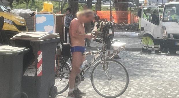Roma, temperature estive: al Circo Massimo ciclista in costume da bagno