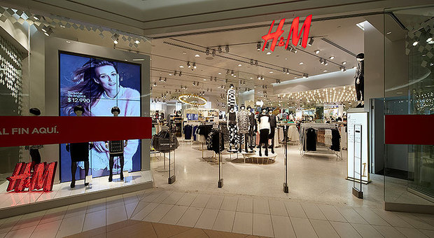 Fulmine a ciel sereno: H&M chiude 4 negozi e licenzia 95 dipendenti