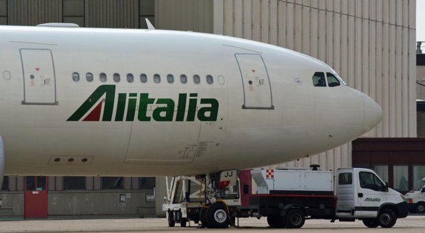 Alitalia, salvataggio in bilico: tensione tra governo e Atlantia che chiede garanzie su rotte e assetti