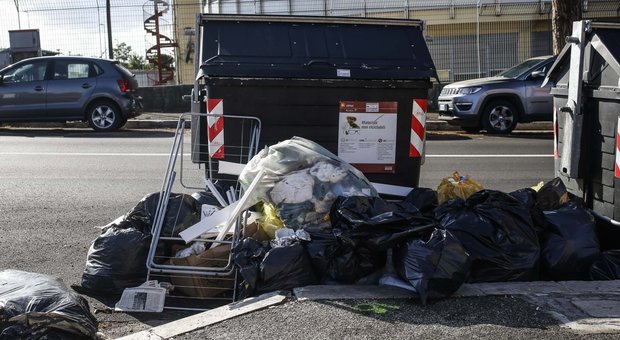 Rifiuti, emergenza igienica: Roma ha solo quattro mesi per salvarsi