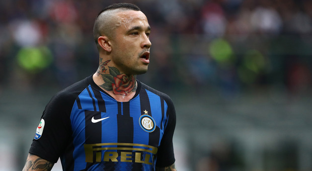 Nainggolan torna all'Inter, ma Di Francesco chiede uno sforzo a Giulini. Tonali firma con il Milan