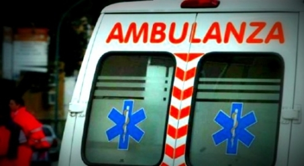 Scontro tra bus e macchina: uomo muore, moglie in coma