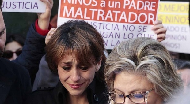 Juana Rivas ieri, durante una mobilitazione di solidarietà a Granada