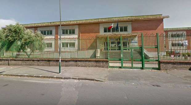 Meningite e sospetta tbc, bimbo grave a Napoli: chiusa la scuola, paura tra le mamme