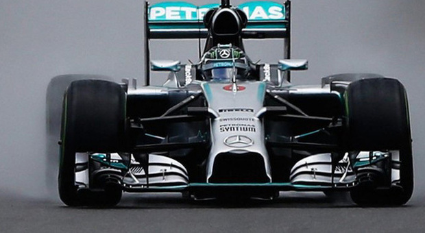 GP di Spa, domino Mercedes: pole di Rosberg davanti ad Hamilton, Alonso 4° dietro Vettel