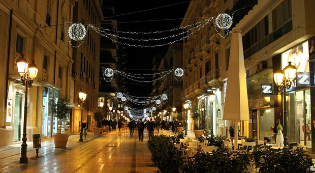 Taranto si prepara al Natale: meno auto, tante luminarie e giochi per bambini