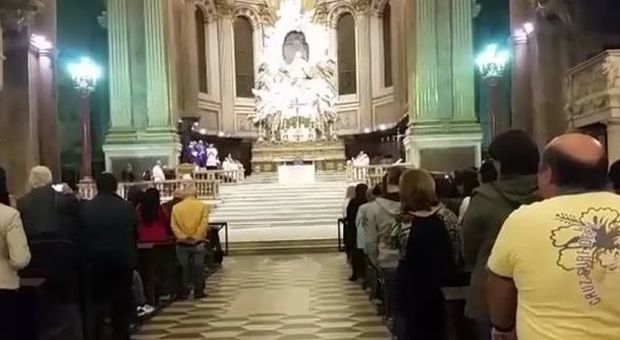 Messa nel Duomo di Napoli, il cardinale Sepe: «Bisogna fermare la strage di innocenti»