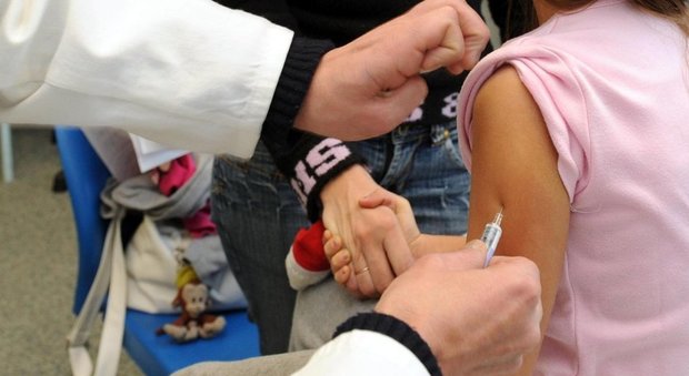 Vaccini in calo, più malattie in Italia Morbillo e rosolia, guerra perduta