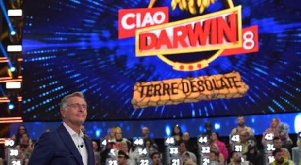 Ascolti Tv 24 maggio 2019. Testa a testa Ciao Darwin-Ballando per il primato e Crozza-Nuzzi per il podio. Bene Scanzi in seconda serata