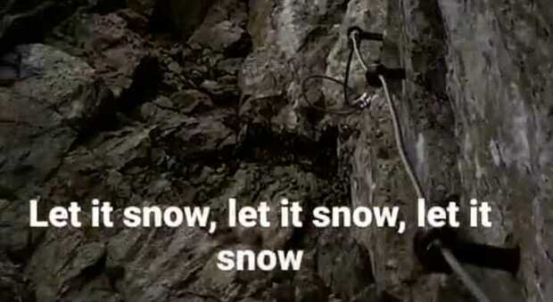Giovane scalatrice salvata a quota 2600 grazie alla foto postata su Facebook, ma è congelata