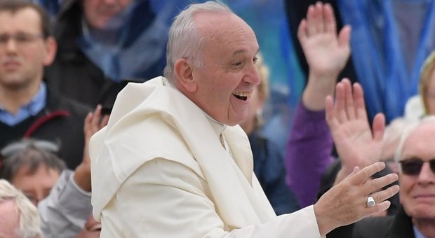 Pedofilia, Papa Francesco in Irlanda: «Decisi a fare di tutto per la giustizia»