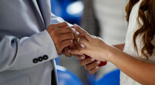 Bonus di 20 mila euro per chi si sposa in chiesa, la proposta della Lega: «Esteso anche ai matrimoni civili» Il governo frena