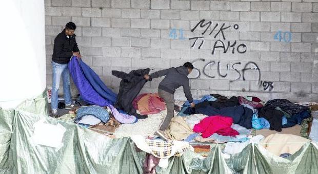 Profughi senza tetto, appello al prefetto