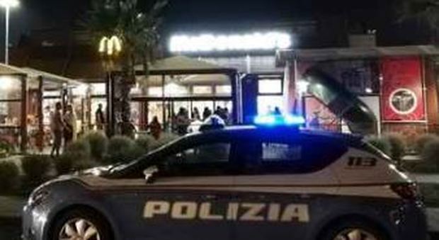 Evade dai domiciliari e tenta la rapina al McDonald's: arrestato dopo l'inseguimento