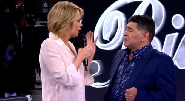 Amici17, Ospite della terza puntata Maradona « Mi sembra di essere a Napoli »