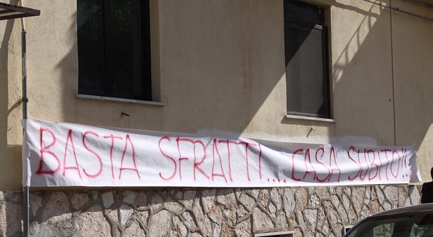 Napoli, occupazioni abusive dello Iacp: «Nessuna delle 1600 richieste di sfratto eseguita»