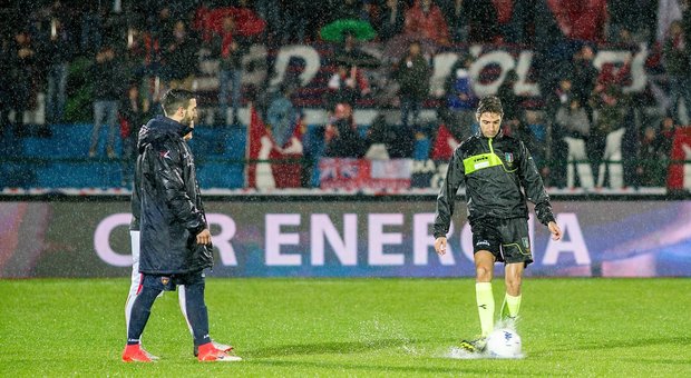 Cosenza-Benevento rinviata per pioggia: si gioca domani alle 17