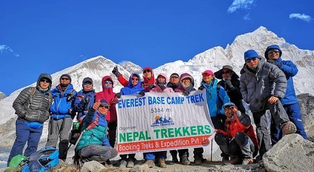 Chiude anche l'Everest, migliaia di alpinisti stranieri ospitati gratis, tanti gli italiani