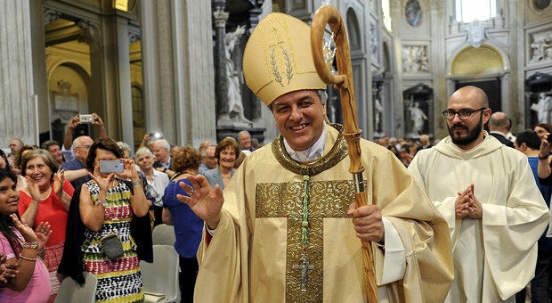 Oggi la Via Crucis con l’arcivescovo Palmieri: le stazioni saranno illuminate dalle torce