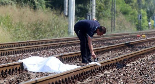 Suicidi sotto i treni, il racconto di un macchinista: «Un incubo tutta la vita»