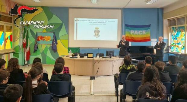 Bullismo e cyberbullismo, i carabinieri incontrano gli studenti dei IV comprensivo