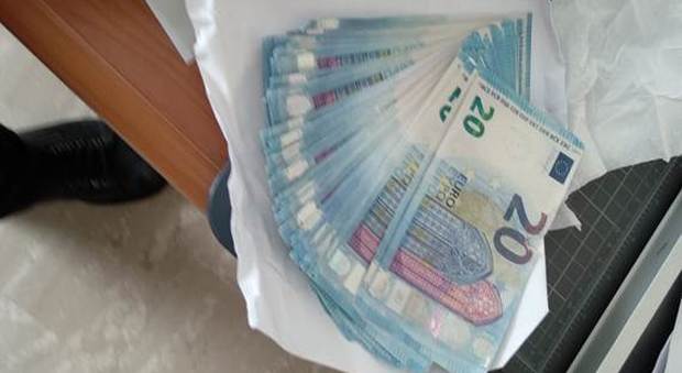 Banconote false da 5, 20 e 50 euro: scoperta la fabbrica clandestina
