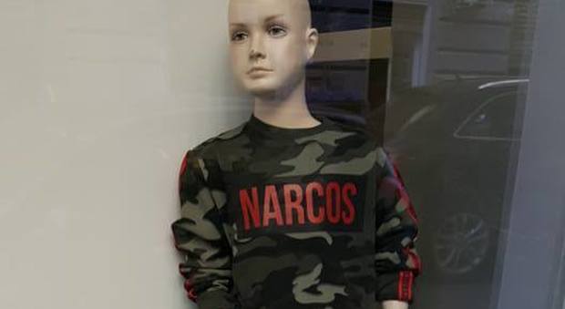 Napoli, la denuncia dei Verdi: «Quelle magliette per bambini inneggiano al crimine»