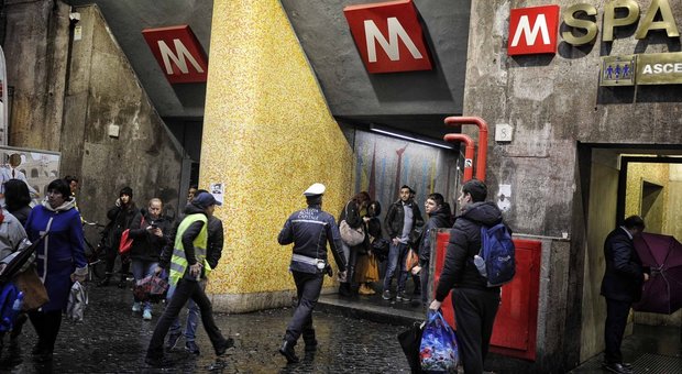 Roma, riaperta la fermata Spagna della Metro A la scala mobile per Villa Borghese