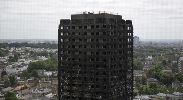 Londra, Grenfell Tower: 87 i corpi recuperati, solo 21 le vittime identificate
