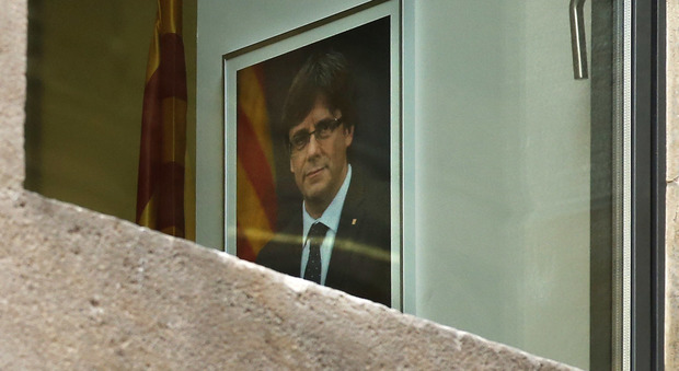 Catalogna, chiesta incriminazione Puigdemont. Lui è già in Belgio: "Vuole chiedere asilo politico"