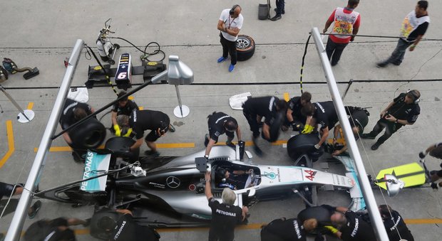 Gp di Malesia, Rosberg: «Grande battaglia con Hamilton». Mercedes ad un soffio dal terzo titolo consecutivo