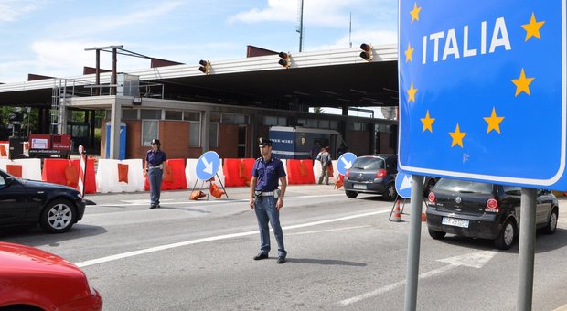 Latitante arrestato sul confine: entrava in Italia in auto