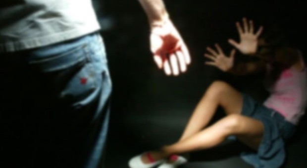 Ubriacata e violentata dal marito dell'amica: arrestato 47enne