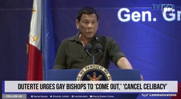 Il presidente delle Filippine: «I vescovi sono gay e sono dei figli di putt...»
