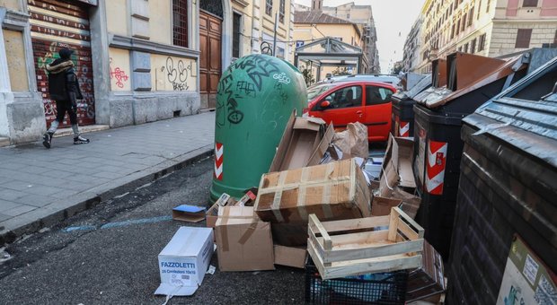 Coronavirus a Roma, i netturbini sfruttano la psicosi: «Non puliamo nelle Chinatown»