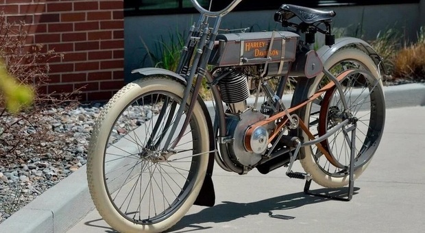 Harley Davidson antica venduta a quasi 1 milione di dollari. Era abbandonata in un fienile
