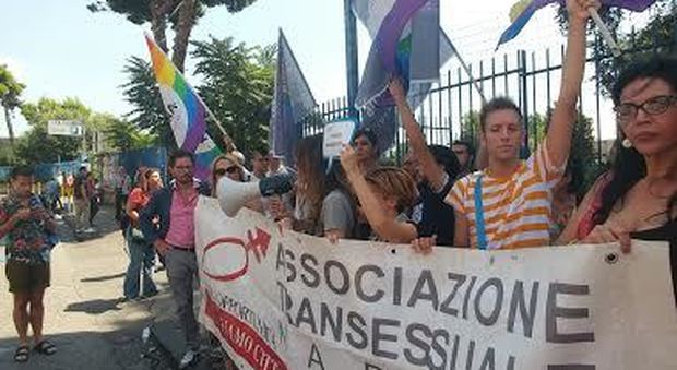 Sit-in davanti al San Giovanni Bosco le trans protestano contro omofobia