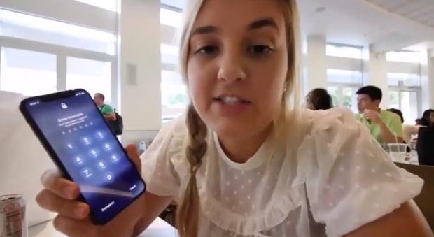 iPhone X, la figlia di un ingegnere della Apple filma in segreto il nuovo modello: licenziato il padre