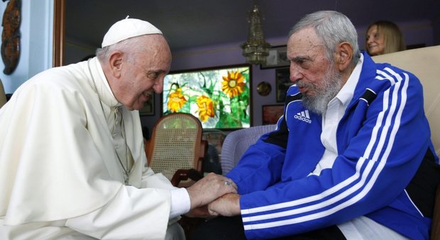 Fidel Castro, il leader comunista amico di tre Papi
