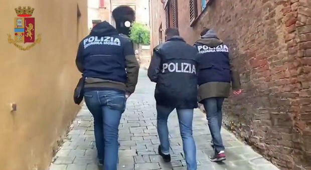 Udine, fermata baby gang: rapine, botte, minacce a coetanei